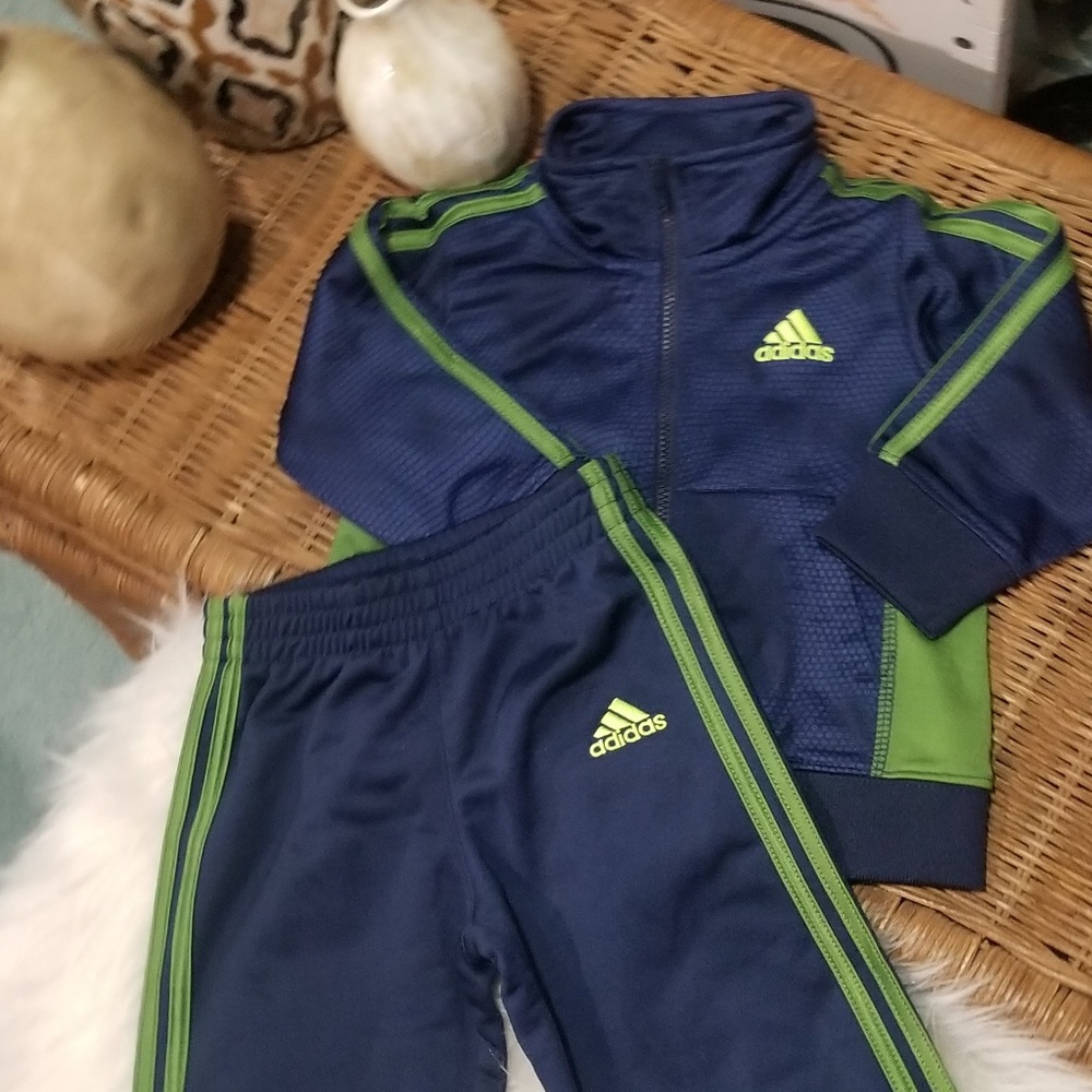 Adidas Baseline 2pc Outfit - Picture 3 of 5